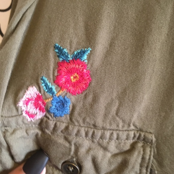 Torrid Embroidered Olive Camp Shirt 00 - Picture 6 of 6